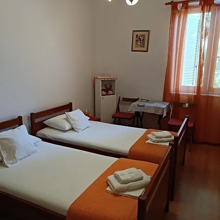 ゲストハウス Raspudic 3*